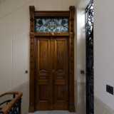 Varchiamo poi un�elegante porta in legno scuro per ritrovarci nell� �appartamento delle feste�